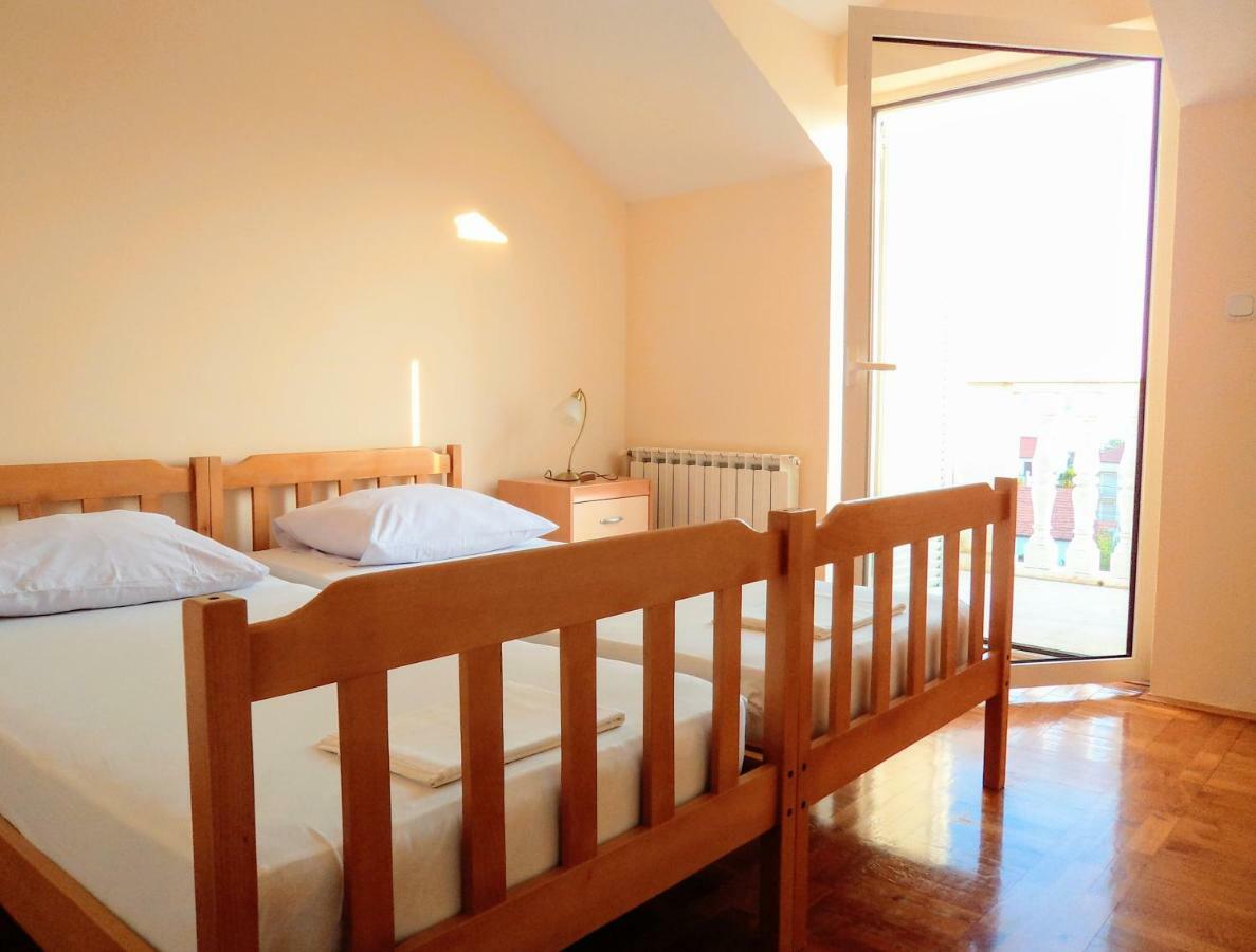 Apartments Andela Sveti Filip i Jakov Eksteriør bilde