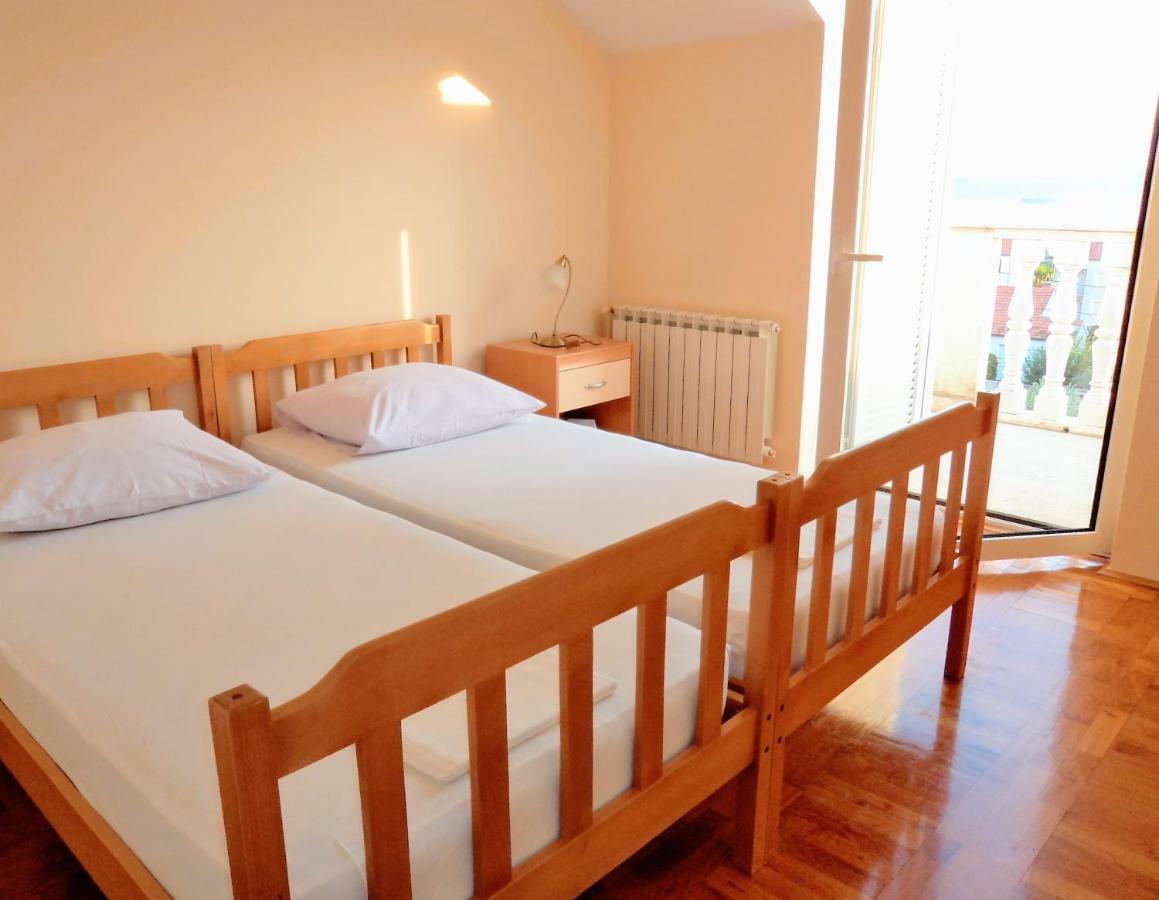 Apartments Andela Sveti Filip i Jakov Eksteriør bilde